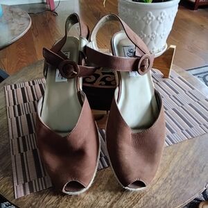 LJ SIMONE Brown Leather Peep-Toe Espadrelles